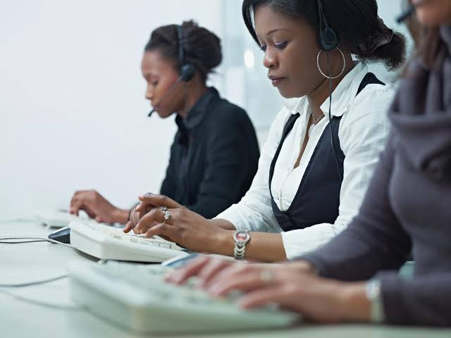 Pinnavon team member supporting a colleague at a workstation