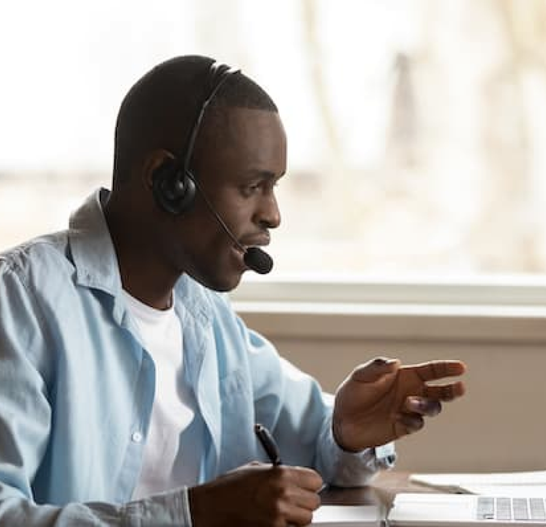 Sales agent speaking with a customer